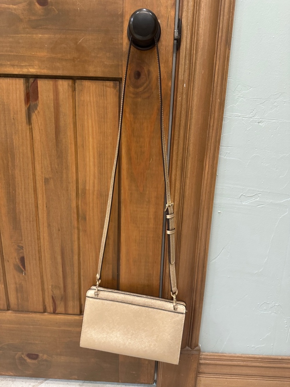 Michael Kors Jet Set Saffiano Leather Crossbody Bag in Gold - Picture 3 of 6
